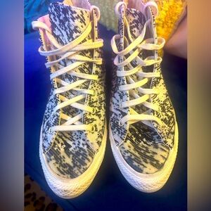 Unique CONVERSE pointed clear toe sz 8